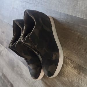 Blondo Waterproof Camo Shoes